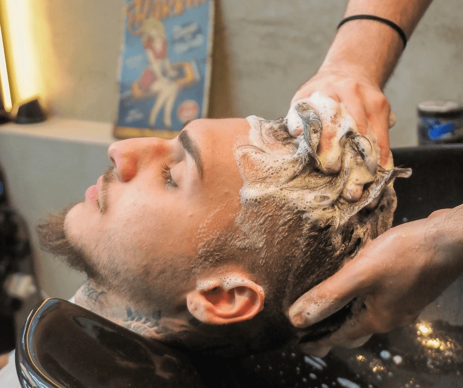 shampoo-da-barba-e-capelli-parma-sullo sfondo-particolare-da-barber-shop